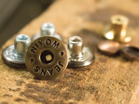 รับสร้างแบรนด์กระดุมโลหะ