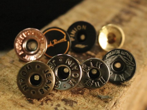 กระดุมเหล็ก